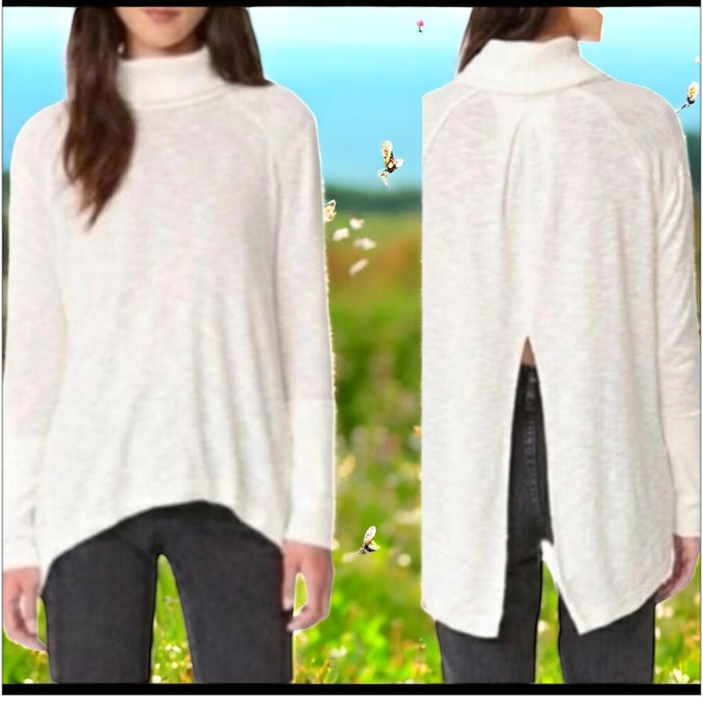 We The Free white split‎ back pullover turtleneck sweater M